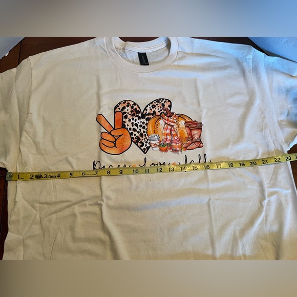 T-Shirt,  XL Short Sleeve. Reads “ Peace Love Fall” - Picture 4 of 7